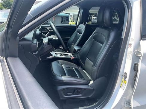 Used 2023 Ford Explorer XLT w/ Equipment Group 202A AWD/4WD image 20