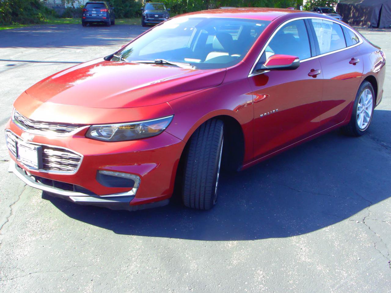 Used 2017 Chevrolet Malibu LT w/ Leather Package FWD image 3