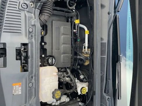 Used 2021 Chevrolet Trax LT w/ LT Convenience Package image 24