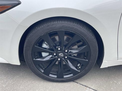 Certified 2023 Nissan Maxima SR w/ Sport Mat Group image 12