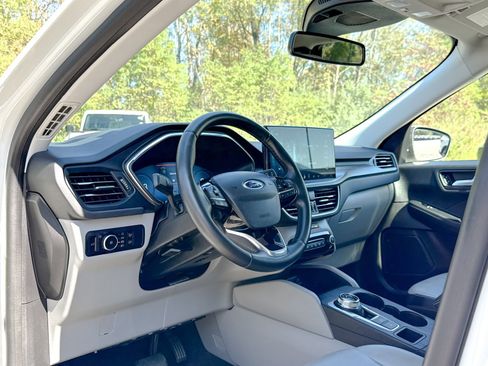 Certified 2023 Ford Escape Platinum image 17