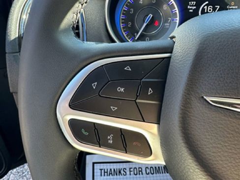 Used 2023 Chrysler 300 Touring w/ Sport Appearance Package image 19