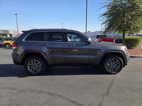 Used 2021 Jeep Grand Cherokee Laredo image 7