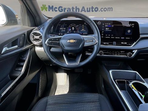 Used 2025 Chevrolet Equinox LT AWD/4WD image 10