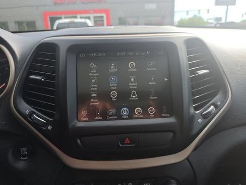 Used 2017 Jeep Cherokee Latitude w/ Comfort & Sound Group AWD/4WD image 14