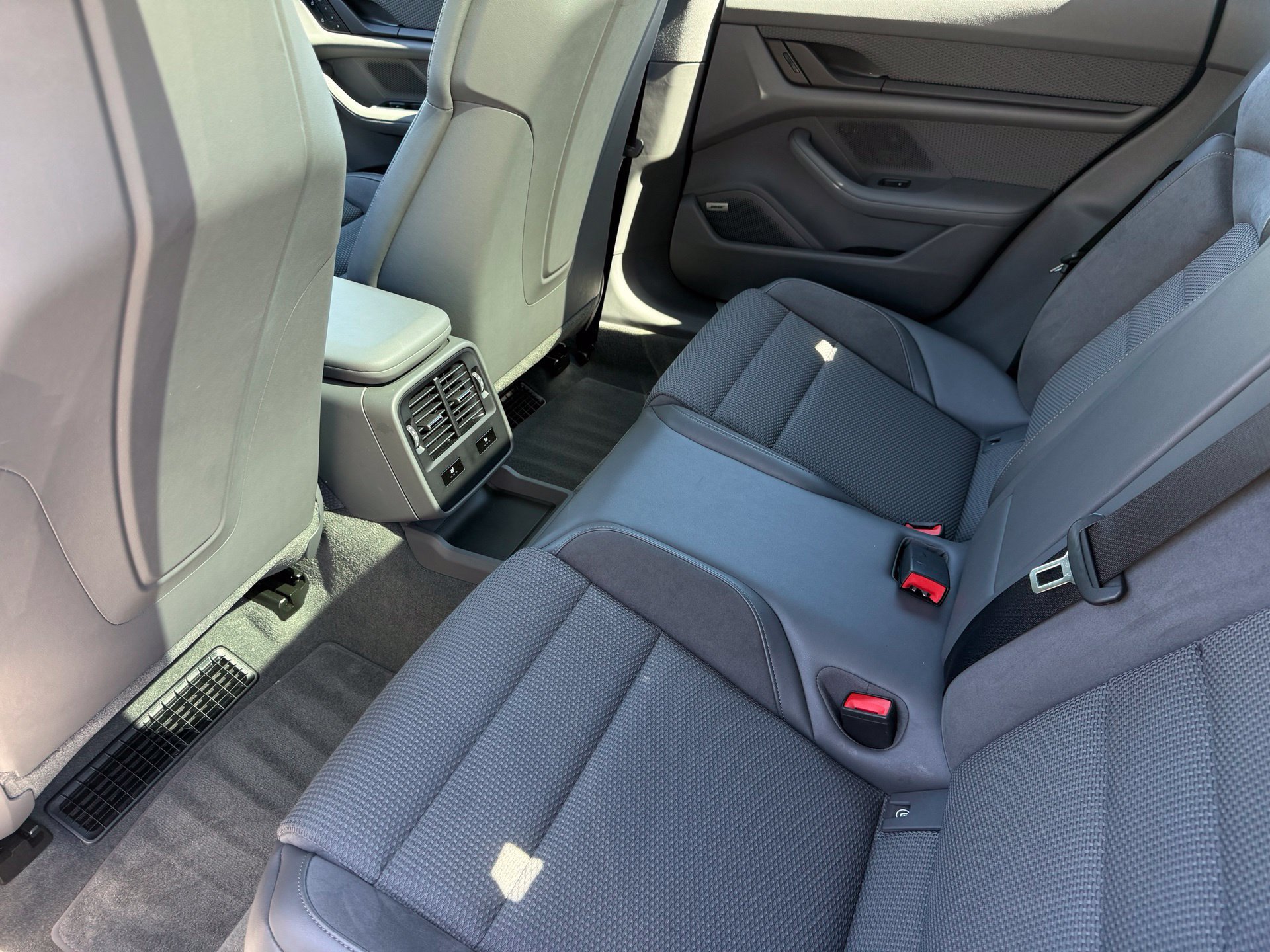 Certified 2023 Porsche Taycan 4S AWD/4WD image 31