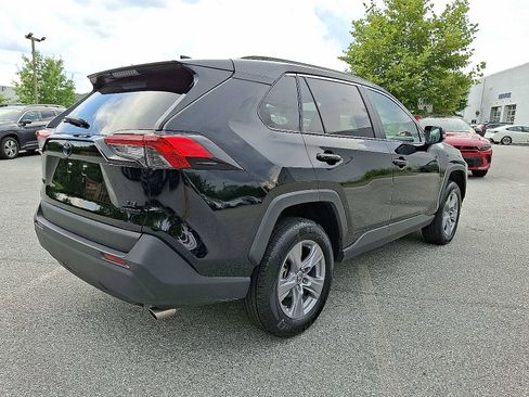 Used 2022 Toyota RAV4 LE image 6
