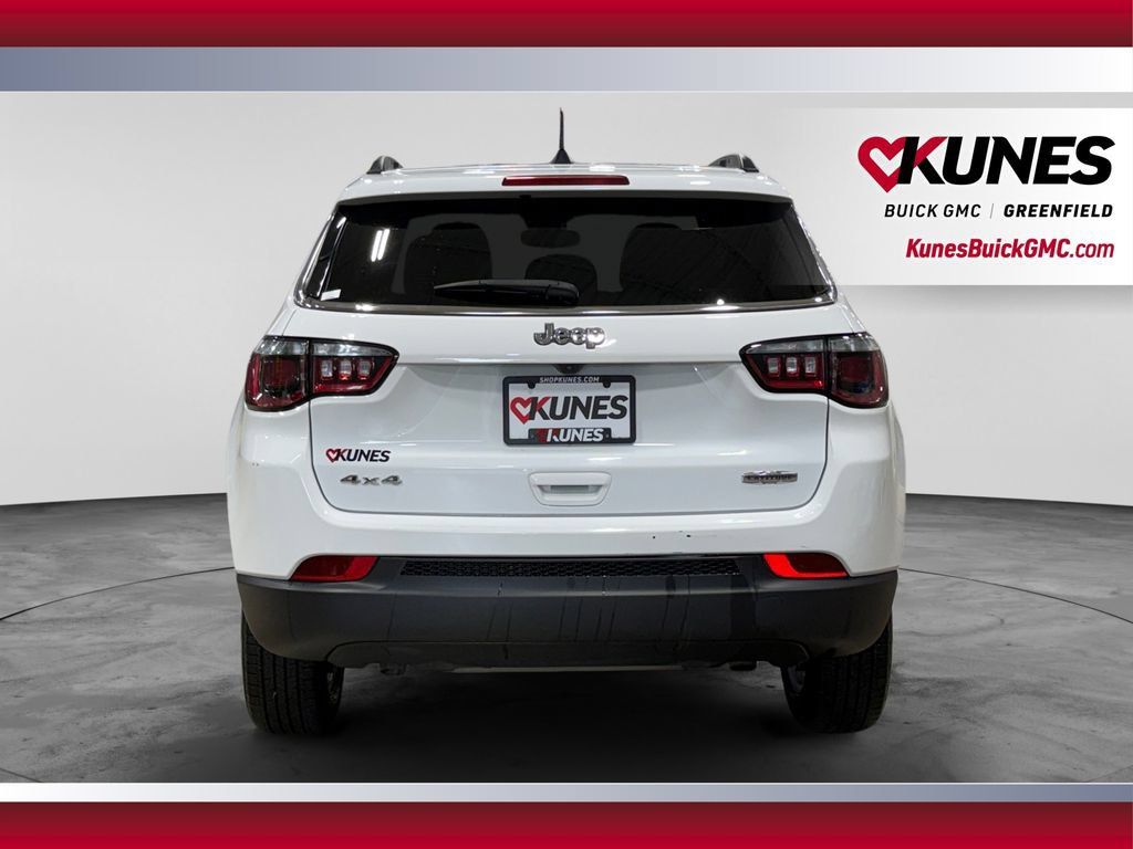 Used 2024 Jeep Compass Latitude AWD/4WD image 9