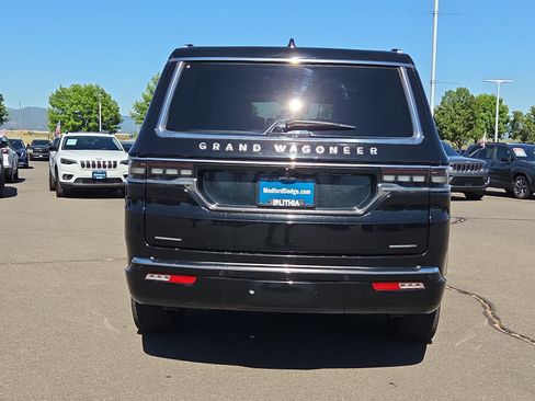 Used 2022 Jeep Grand Wagoneer Series II AWD/4WD image 13