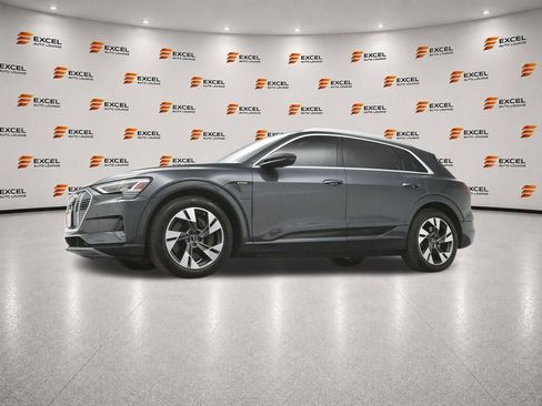 Used 2022 Audi e-tron Premium AWD/4WD image 39