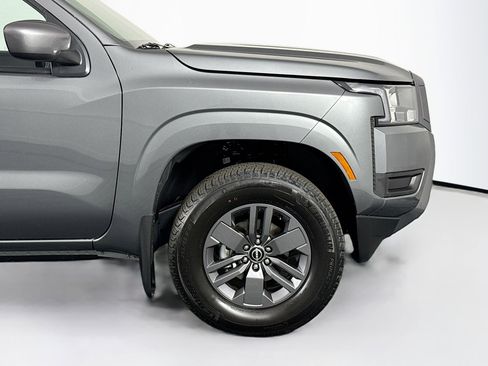 Used 2025 Nissan Frontier SV image 43