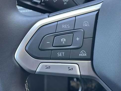 New 2026 Volkswagen Tiguan SE FWD image 19