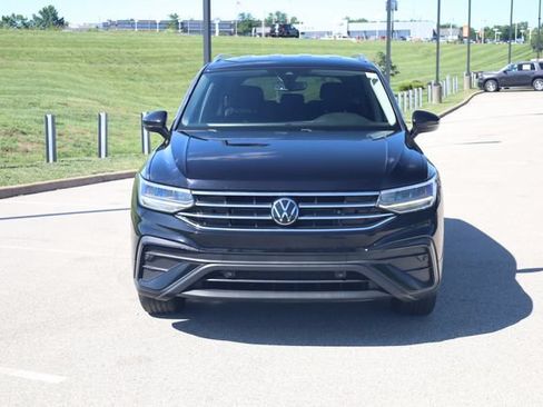 Used 2023 Volkswagen Tiguan SE FWD image 2