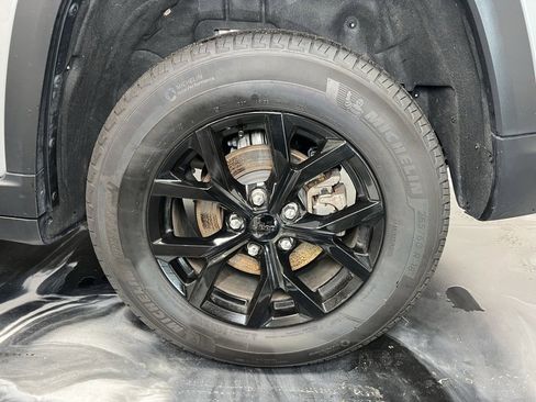 Used 2024 Jeep Grand Cherokee Altitude image 22