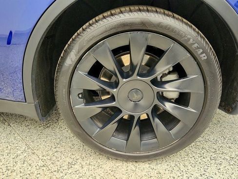 Used 2020 Tesla Model Y Long Range image 9