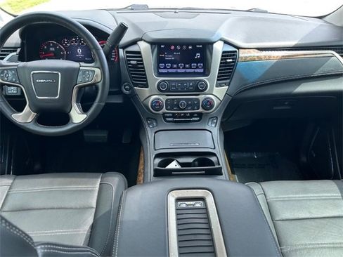 Used 2016 GMC Yukon Denali image 12