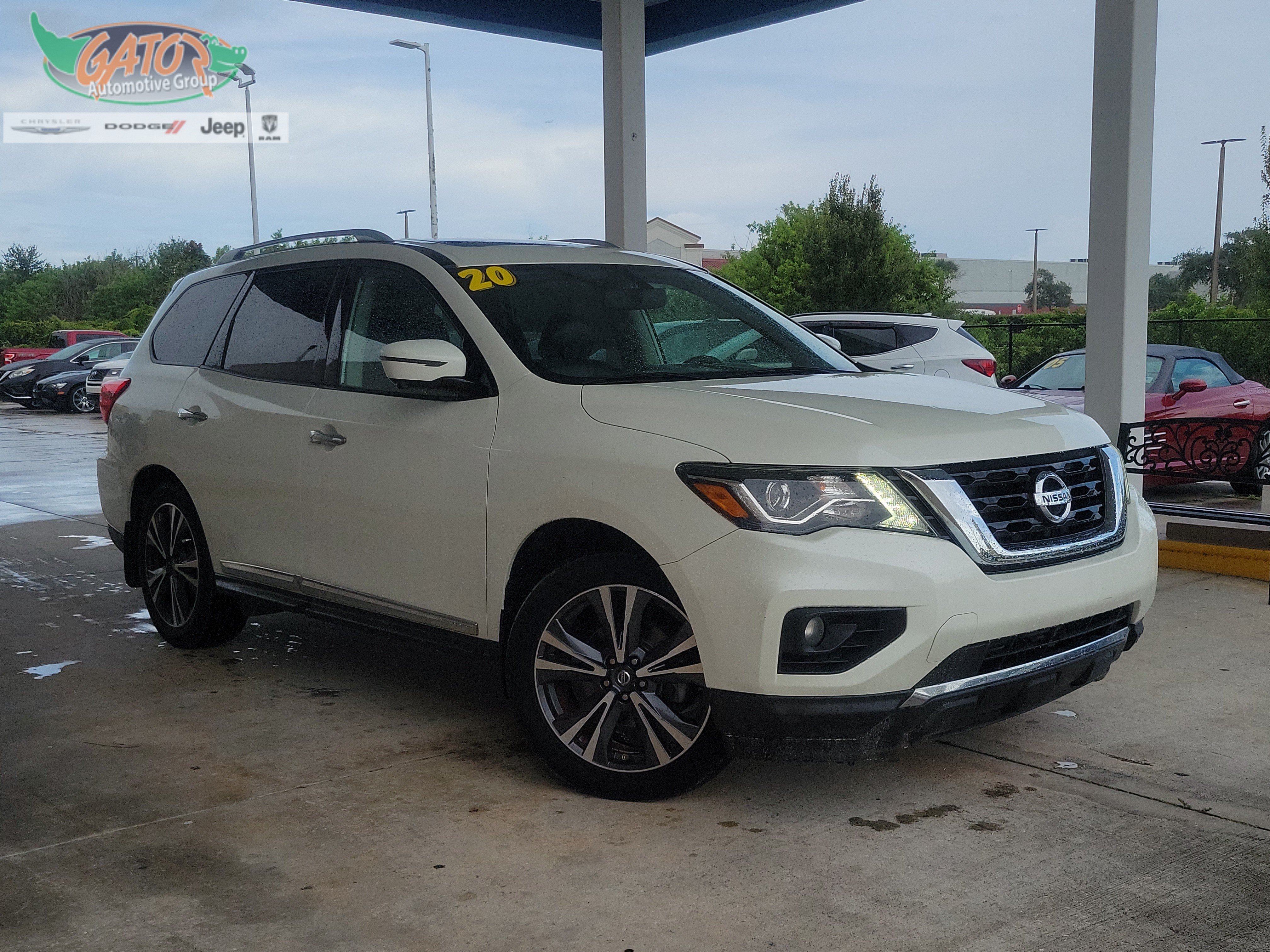 Used 2020 Nissan Pathfinder Platinum FWD image 1