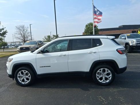 Used 2024 Jeep Compass Latitude w/ Sun and Sound Group AWD/4WD image 10