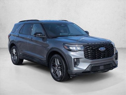 Used 2025 Ford Explorer ST-Line w/ ST-Line Street Pack image 3