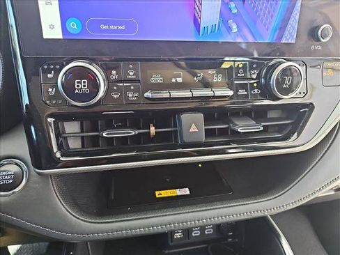 Used 2023 Toyota Highlander Platinum image 10