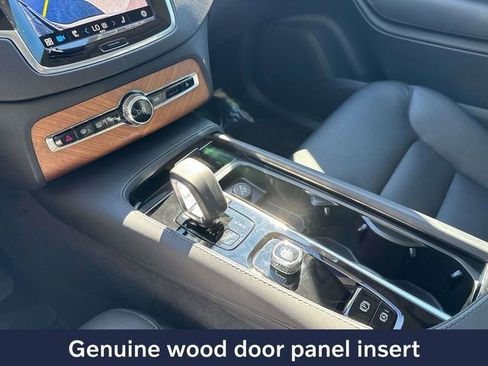 Used 2023 Volvo XC90 B6 Plus image 30