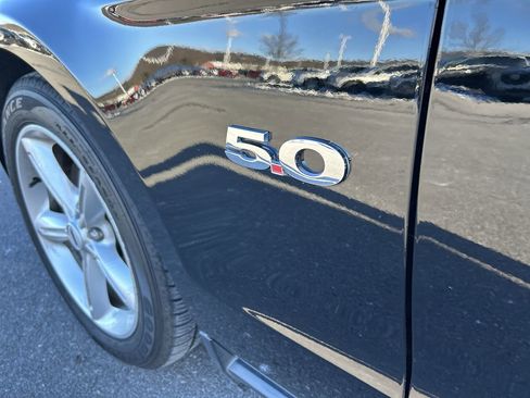 Used 2011 Ford Mustang GT Premium image 10