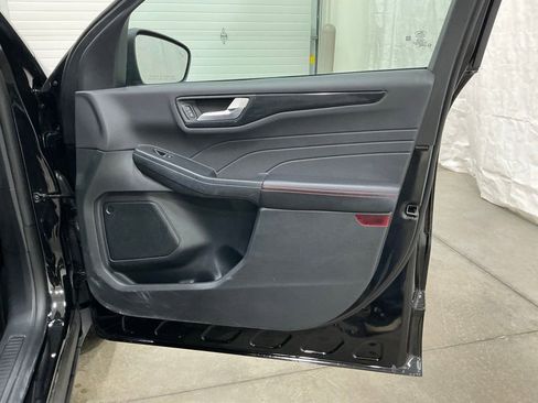 Used 2025 Ford Escape ST-Line image 32