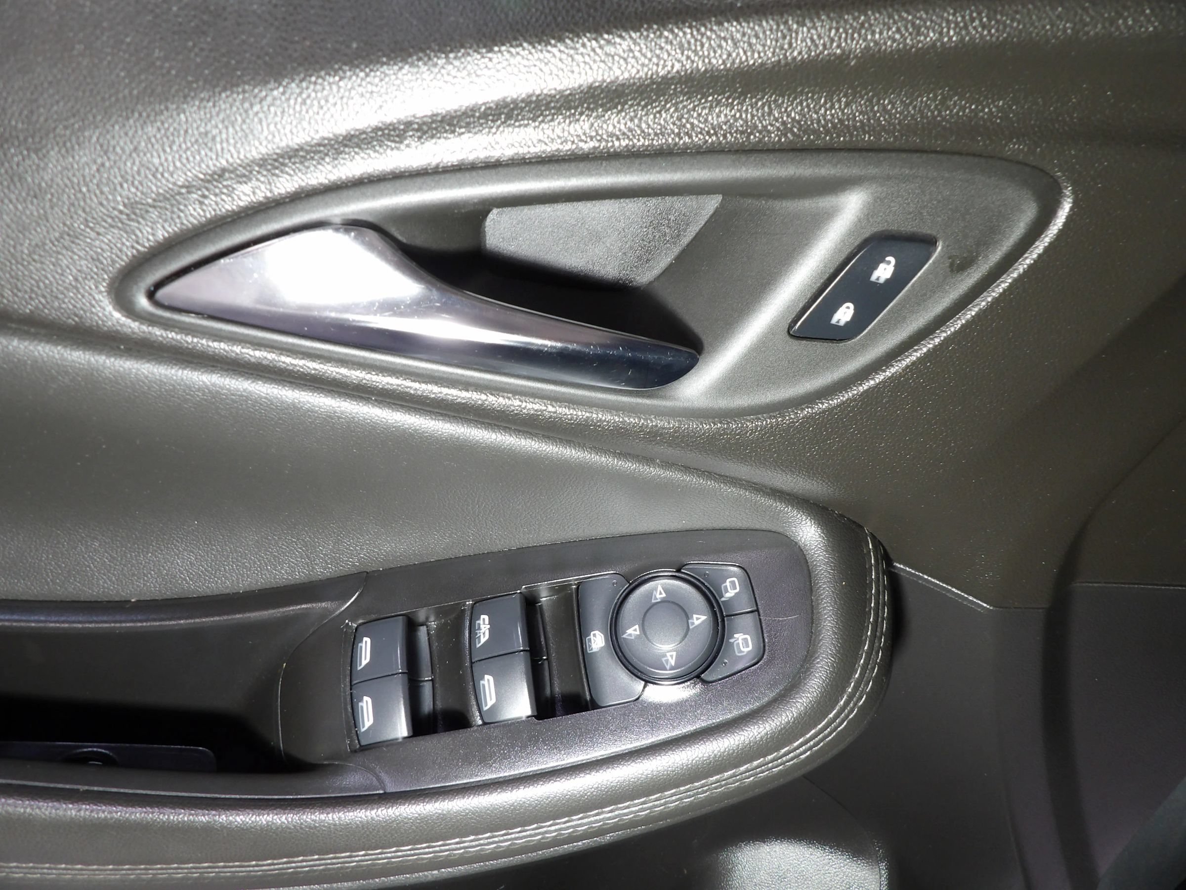 Used 2024 Buick Encore GX Sport Touring FWD image 9