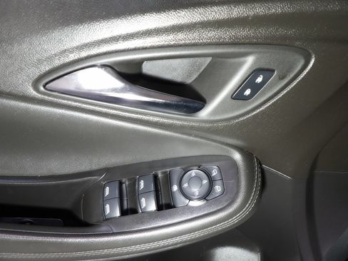 Used 2024 Buick Encore GX Sport Touring FWD image 9
