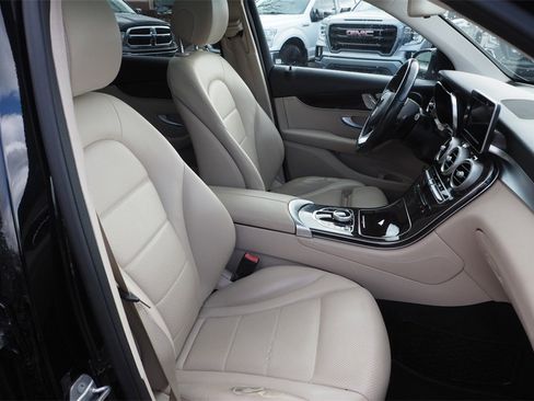 Used 2017 Mercedes-Benz GLC 300 4MATIC image 19