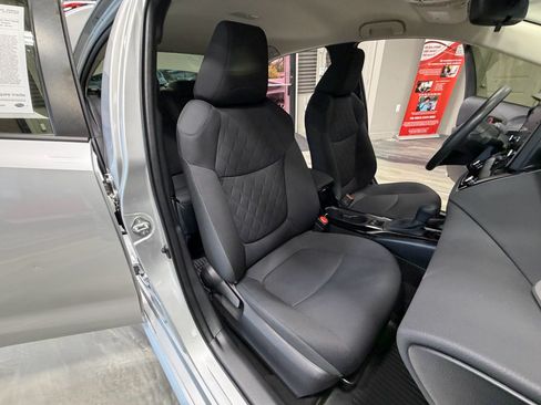 Used 2022 Toyota Corolla LE FWD image 4