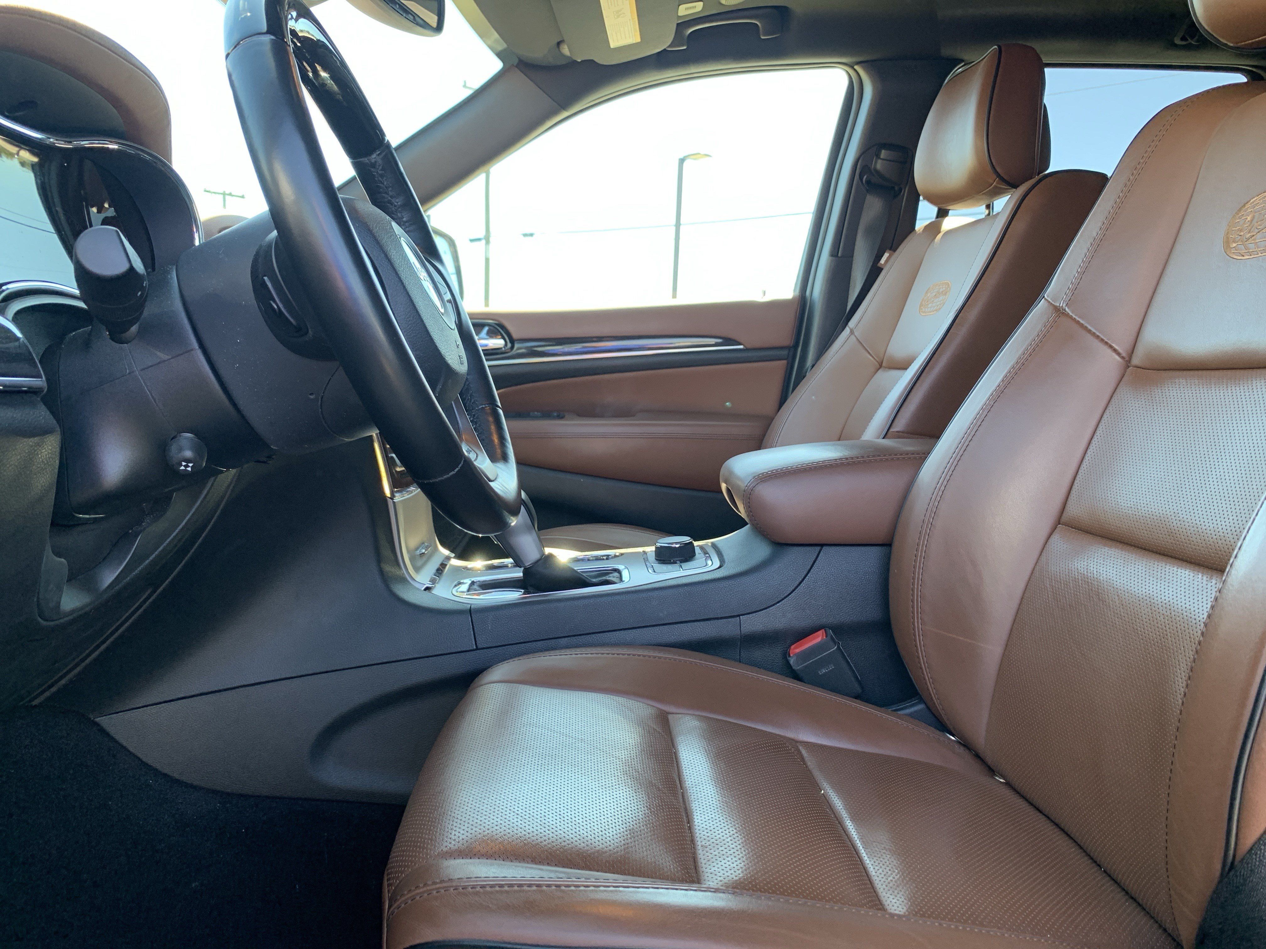 Used 2020 Jeep Grand Cherokee Overland AWD/4WD image 16