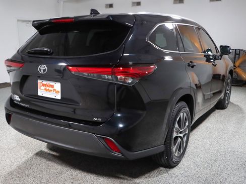 Used 2020 Toyota Highlander XLE FWD image 7