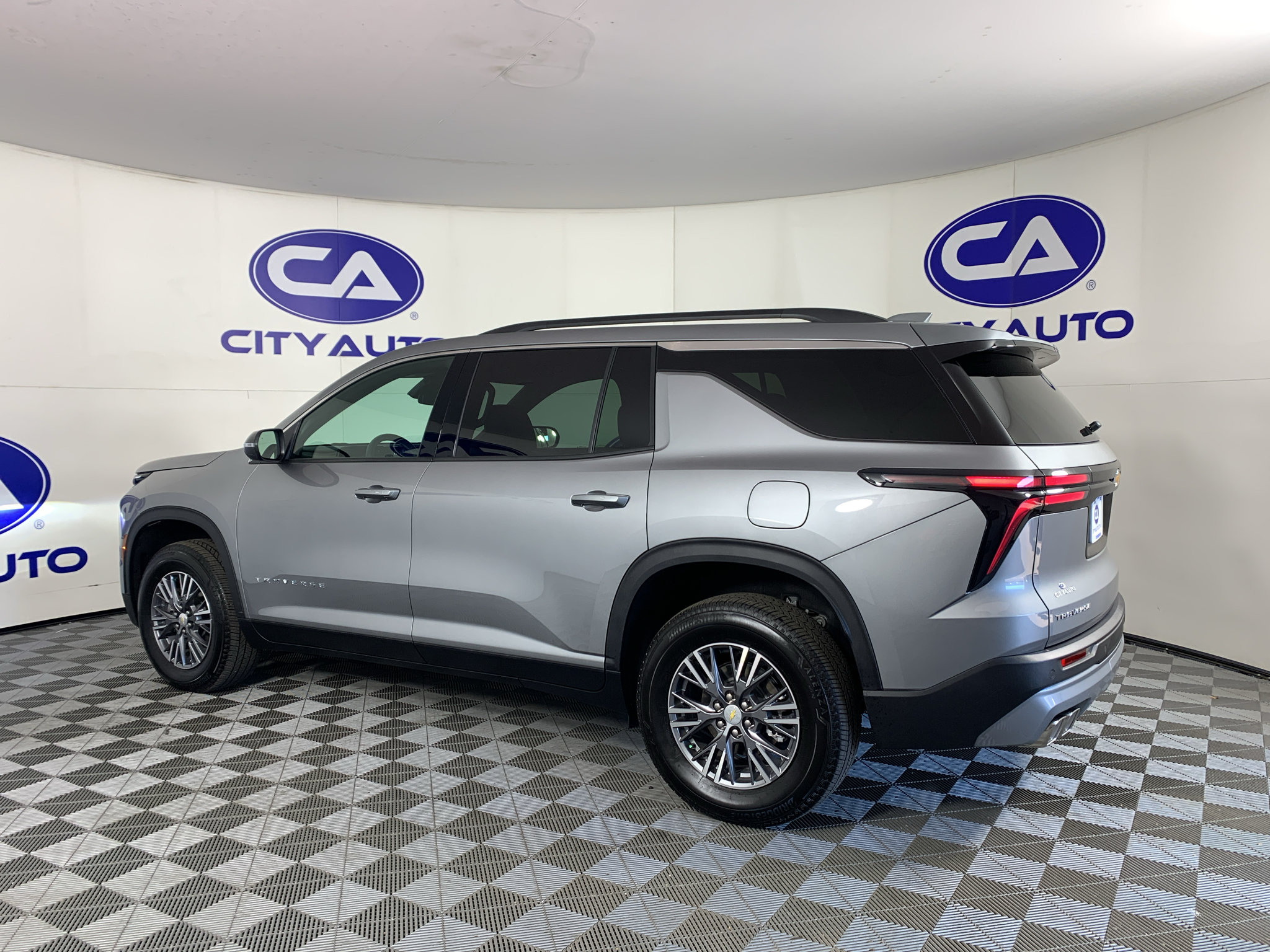 Used 2026 Chevrolet Traverse LT FWD image 5