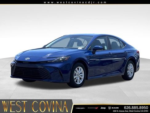 Used 2025 Toyota Camry LE FWD image 5