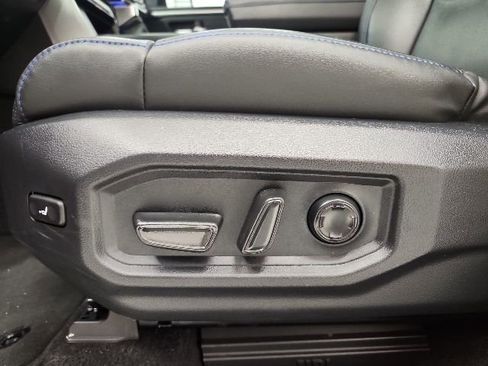Used 2025 Toyota Tundra Platinum AWD/4WD image 18