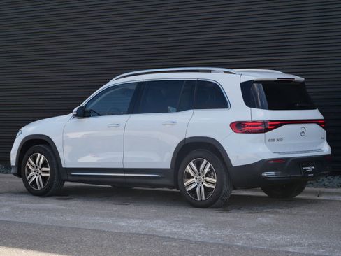 Used 2025 Mercedes-Benz EQB 300 4MATIC image 3