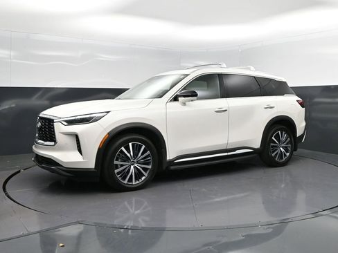 Used 2023 INFINITI QX60 Sensory w/ Vision Package AWD/4WD image 3