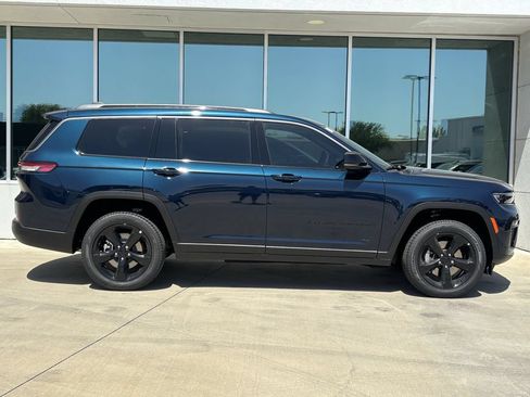 New 2026 Jeep Grand Cherokee L Limited w/ Limited Altitude Package AWD/4WD image 2