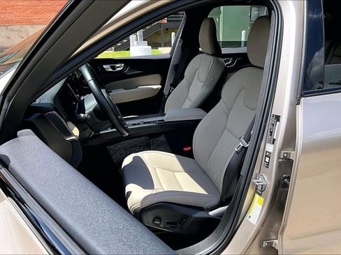 Certified 2026 Volvo XC60 B5 Plus AWD/4WD image 33