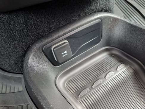 Used 2023 Chrysler Pacifica Touring-L w/ S Appearance Package AWD/4WD image 19