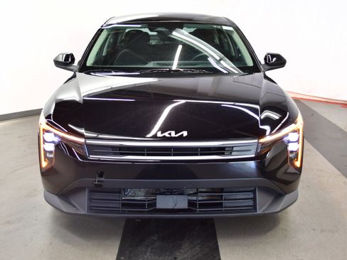 Used 2025 Kia K4 FWD image 3