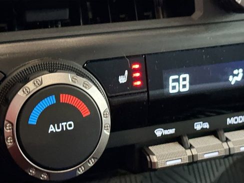 Used 2025 Toyota Tacoma TRD Sport image 21