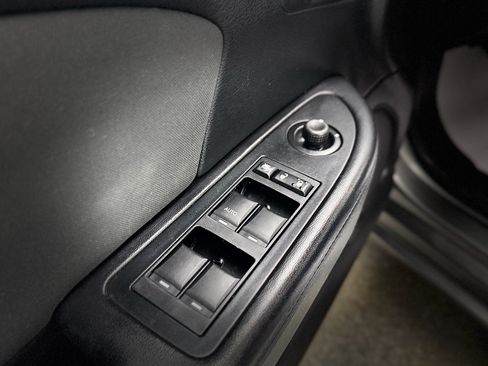 Used 2012 Chrysler 200 LX FWD image 13