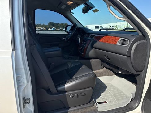 Used 2011 Chevrolet Silverado 1500 LTZ w/ LTZ White Diamond Edition AWD/4WD image 32
