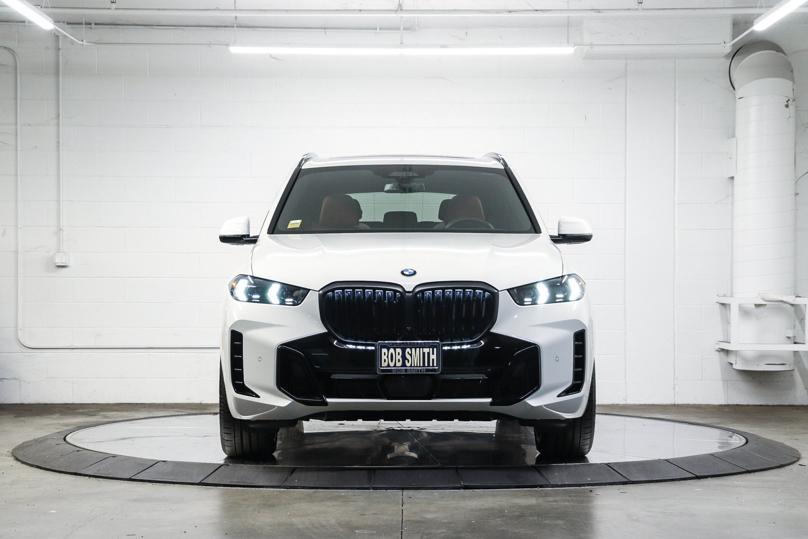 Used 2026 BMW X5 xDrive40i w/ M Sport Package AWD/4WD image 2