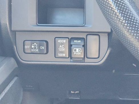Used 2017 Toyota Tacoma TRD Off-Road w/ Tow Package (A/T) AWD/4WD image 12