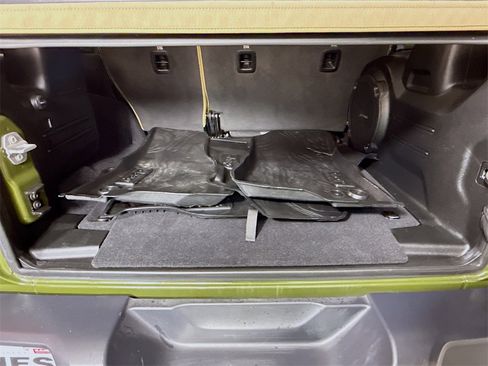 Used 2020 Jeep Wrangler Unlimited Sahara image 28