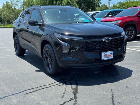 New 2026 Chevrolet Trax LT w/ Driver Confidence Package FWD image 2