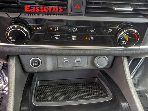 Used 2023 Nissan Rogue S image 38